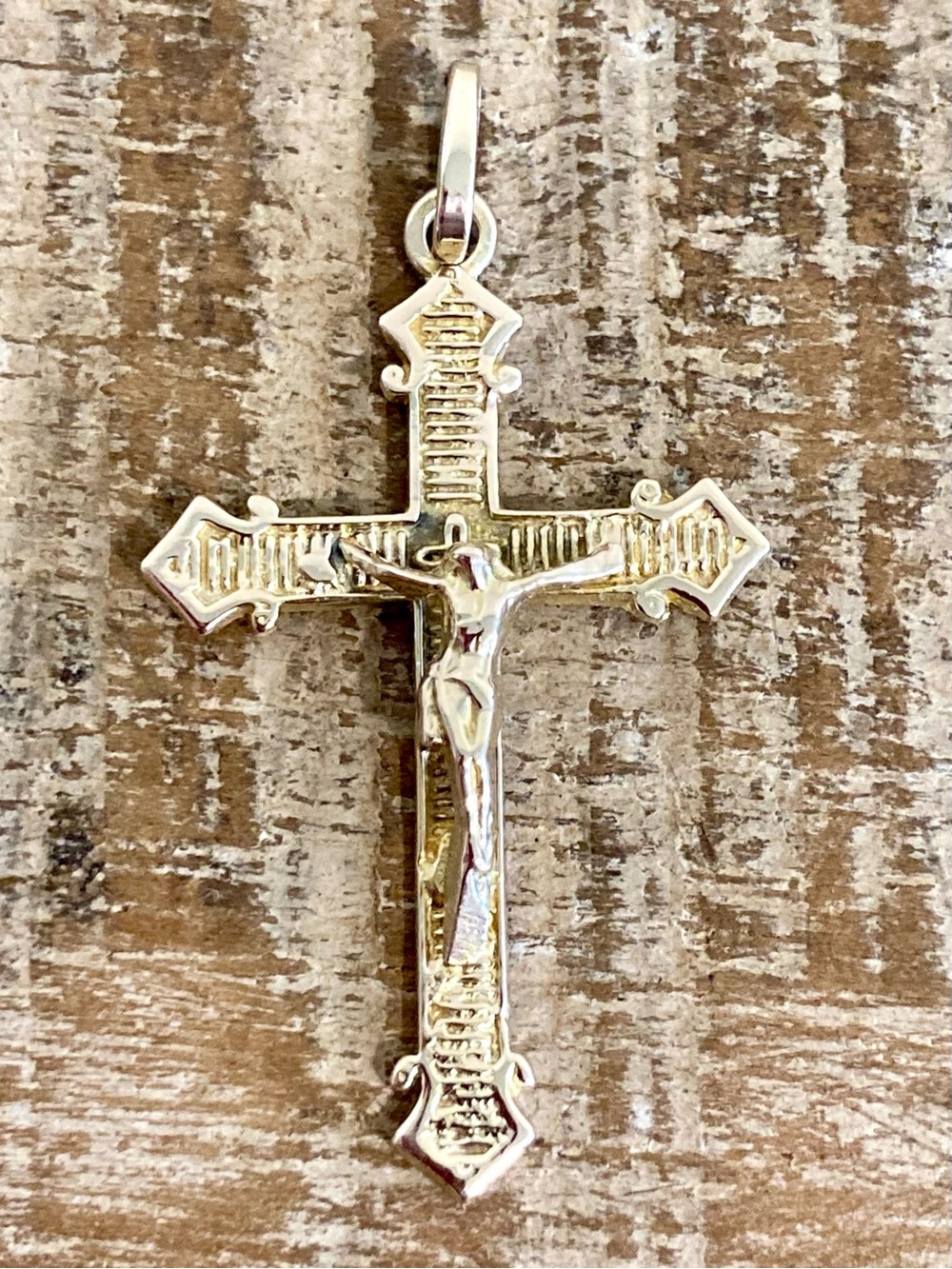 14K Gold Crucifix Cross Pendant with Detailed Corpus Unmarked